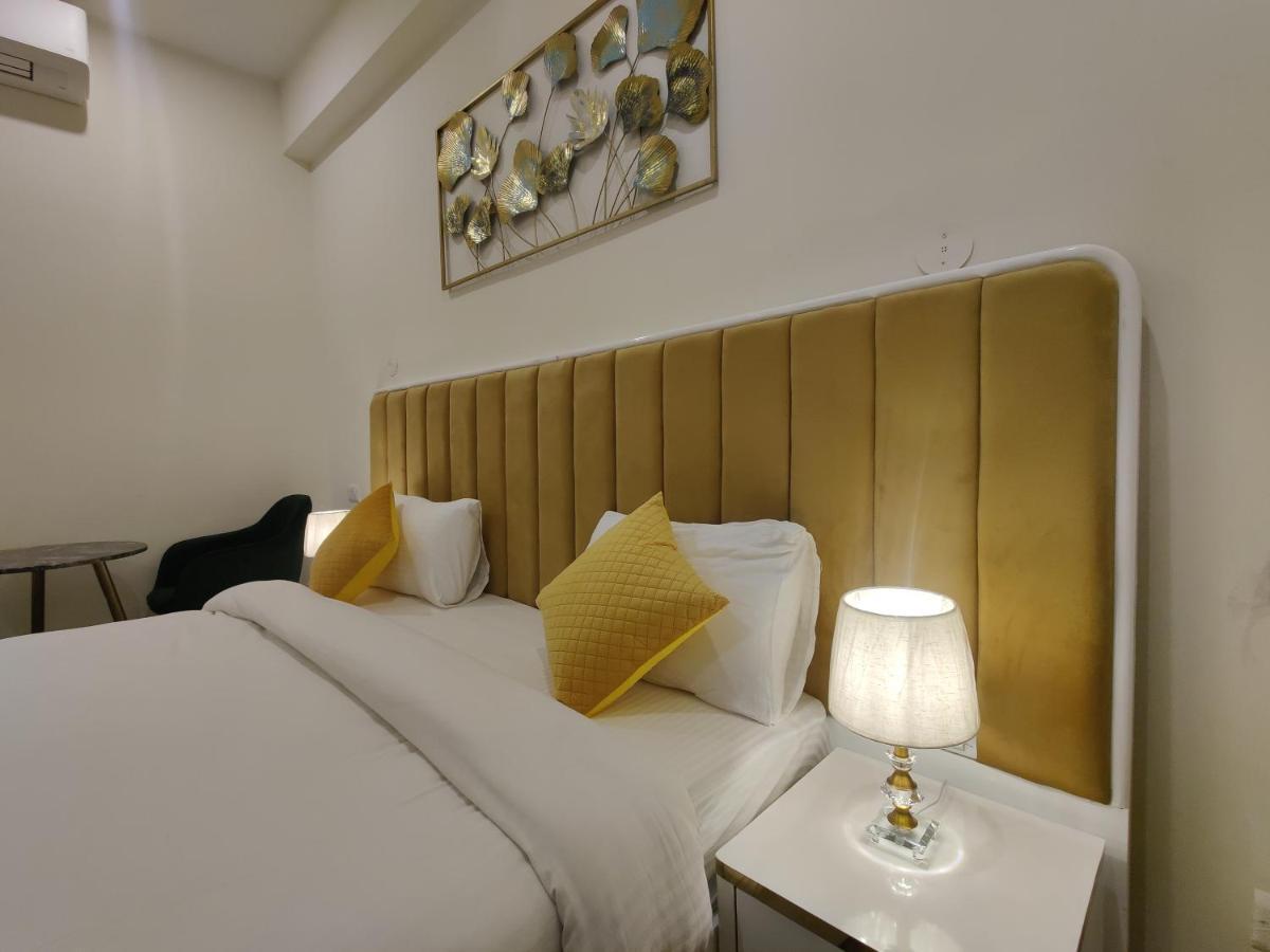 Amahi Inn Гургаон Екстериор снимка