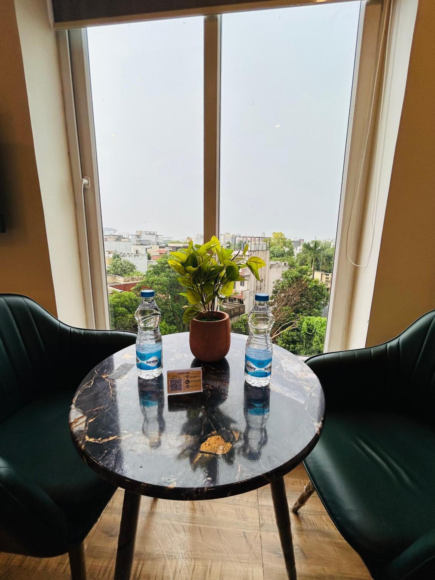 Amahi Inn Гургаон Екстериор снимка